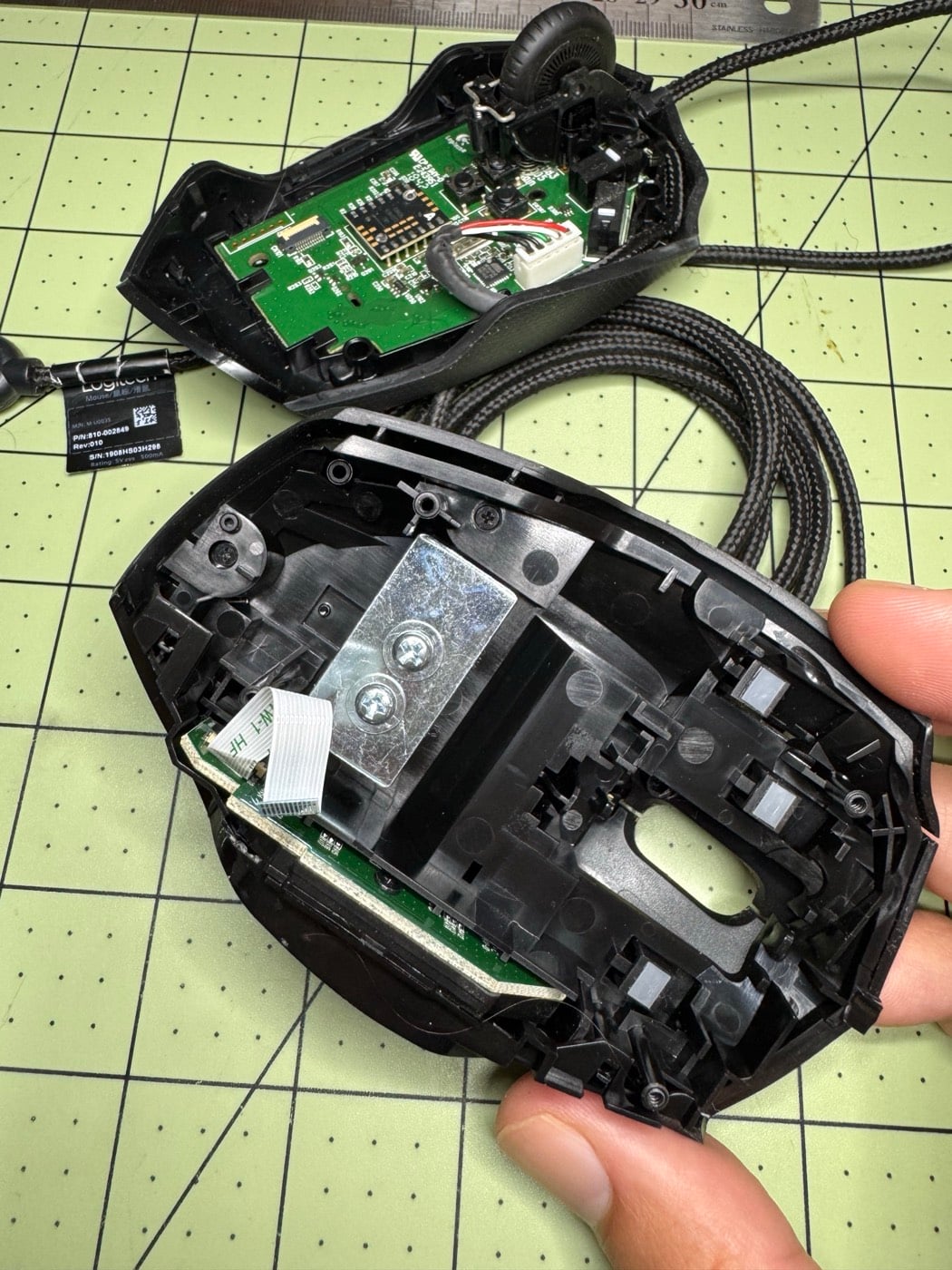 Ribbon cable disconnected from the bottom half